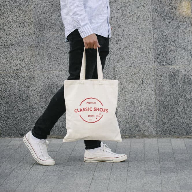 Sacola 100% algodão (140 g/m²) com alças de 60 cm. 375 x 415 mm